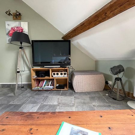 Les Combles De L Aure Grand Studio Cosy Confortable Classe 3 Etoiles Centre Bayeux 2 Mn A Pied Cathedrale Proche Plages Du Debarquement エクステリア 写真